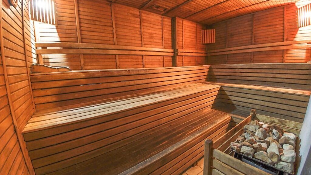 Clover Magic Seagate Hotel